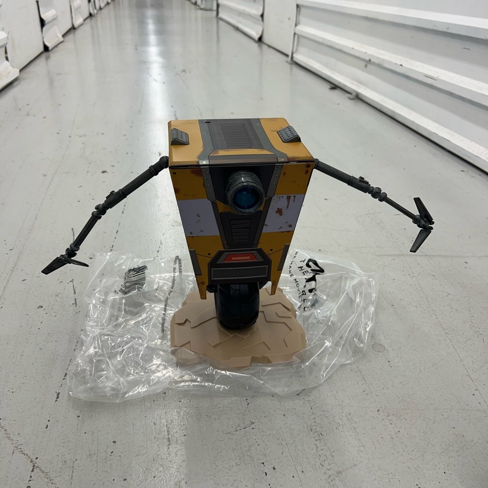 BORDERLAND CLAPTRAP LIGHT UP POPCORN BUCKET AMC OREON EXCLUSIVE